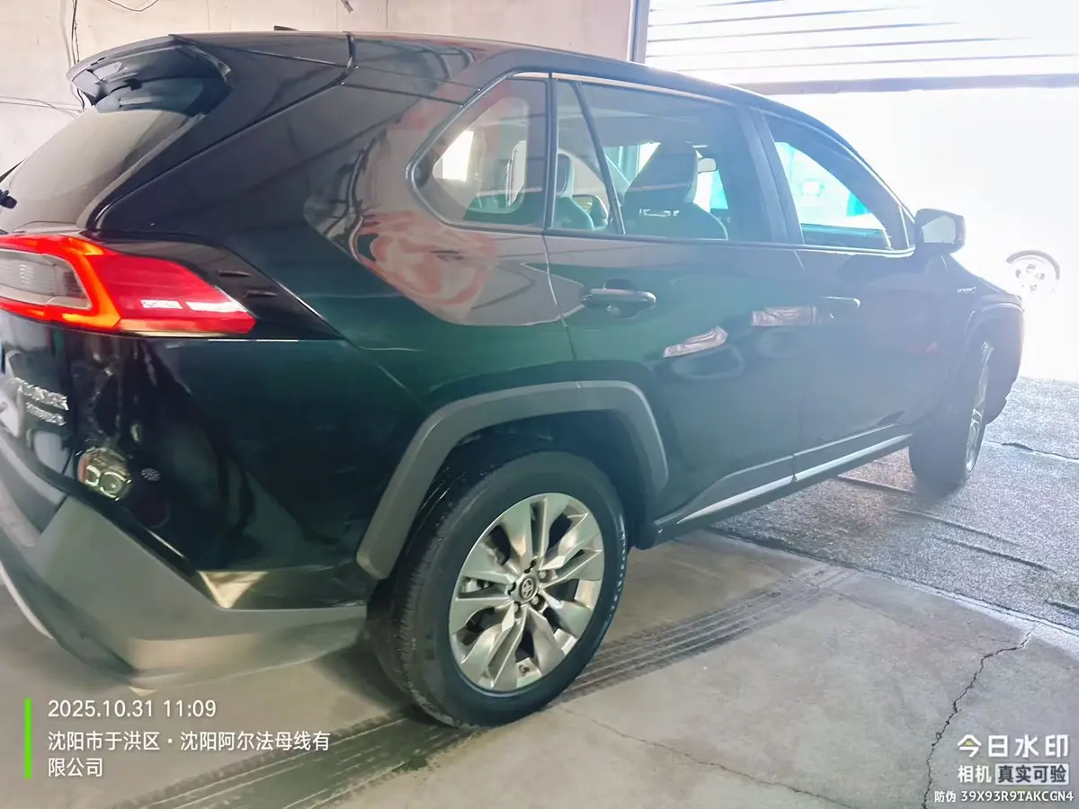 Toyota Wildlander 2.5 Hybrid E-CVT 4WD — фото 4