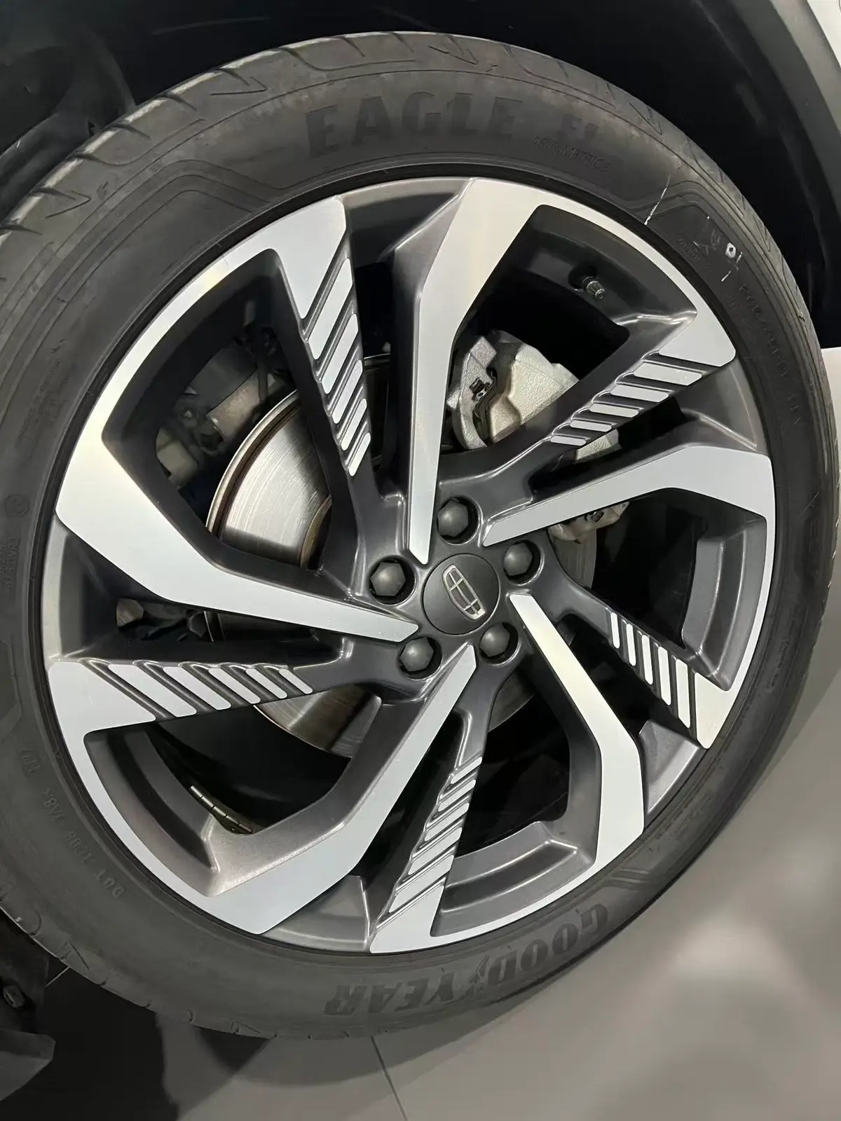 Geely Xingyue L Flagship 2WD — фото 3