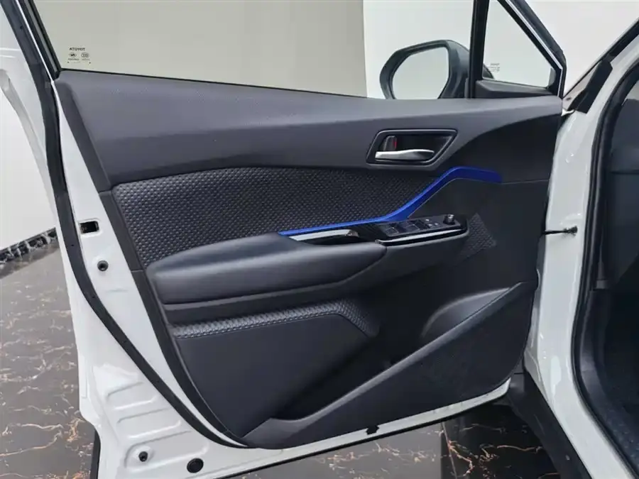 Toyota C-HR — фото 7