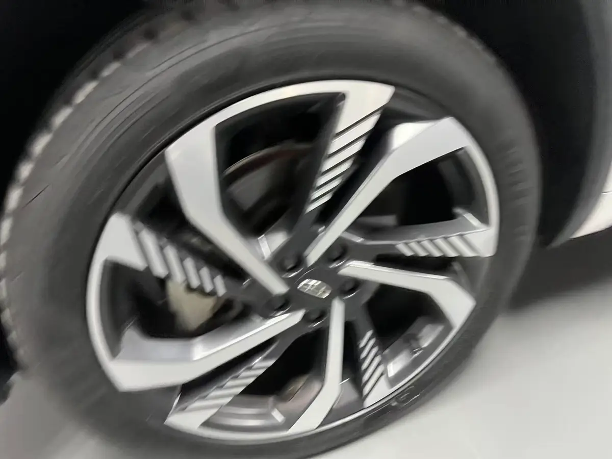 Geely Xingyue L Flagship 2WD — фото 2
