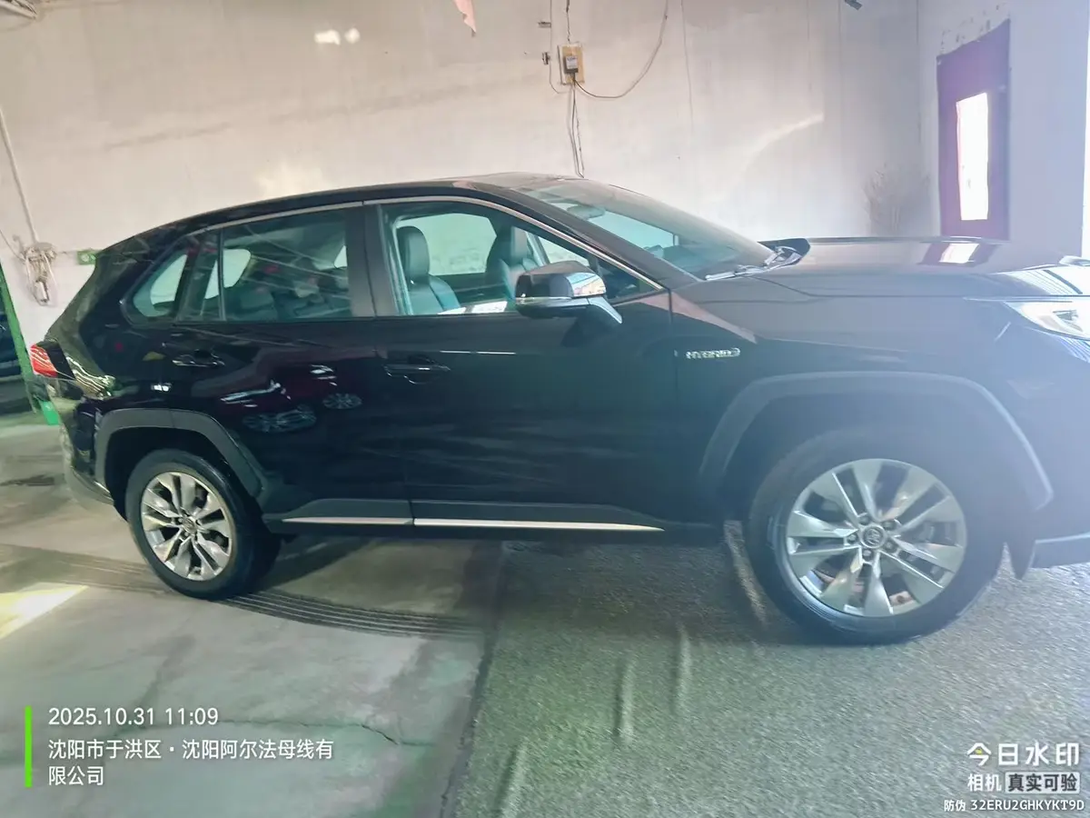Toyota Wildlander 2.5 Hybrid E-CVT 4WD — фото 8